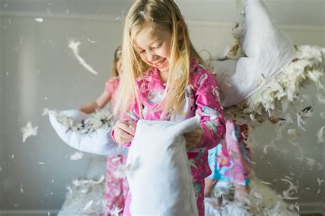 Résultat d’images pour pillow fight