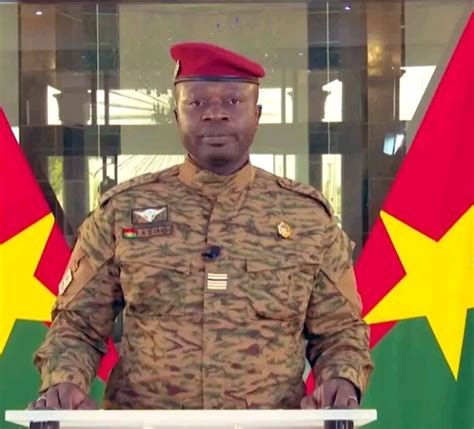 Burkina Faso Message à La Nation Du Président De La Transition L