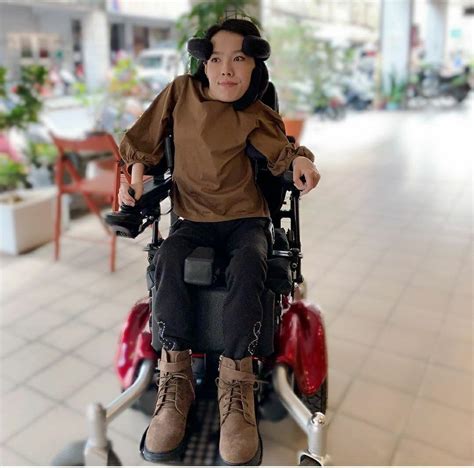 Pin By Nick Hsaw On Fashion Wheelchair Women Wheelchair Fashion