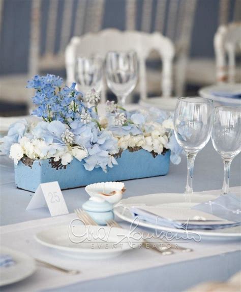 Dalle frasi alle iniziali, dall'aggiunta di decorazioni in perline fino alle soluzioni più ricercate con pizzi, merletti e nappe. Matrimonio tema marino. L'interpretazione della mise en ...
