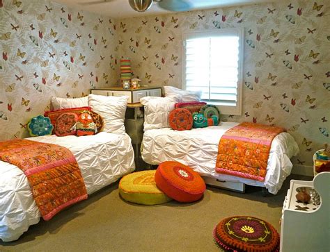 Corner beds have been used a while back quite often and today they start to slowly become popular once again. Bedroom Corner Decorating Ideas, Photos, Tips
