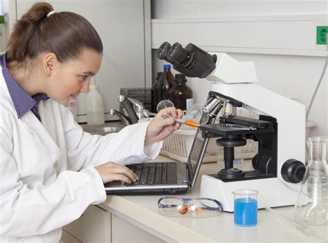 What Are The Different Lab Technician Jobs With Pictures