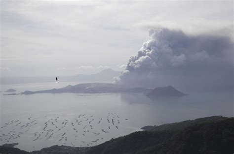 Philippine Volcano Spews Lava Ash For 3rd Day 30000 Flee The