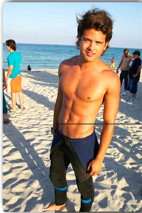 Male Celebrities Shirtless Singers Picture And Video Gallery