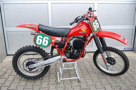 Honda joined forces with financial guru takeo fujisawa, who simply known as the elsinore, it was also the first production motocross bike put out by honda. 1981 RC250 Honda Works Bike | Vintage motocross, Motocross ...