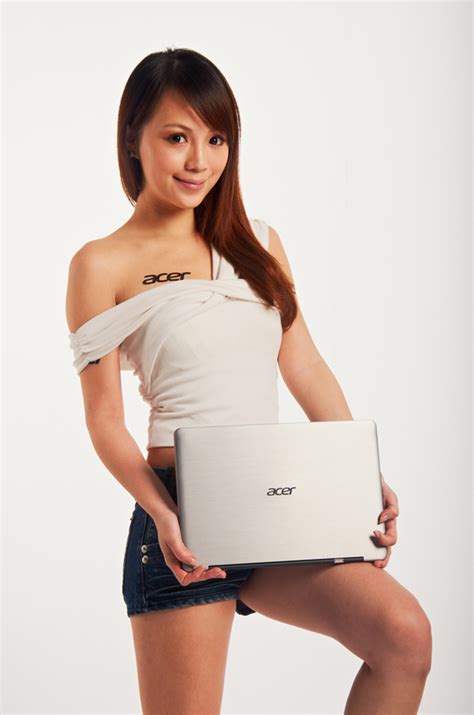 Shen Angel Taiwanese Model Sexy Show Acer Laptop And Htc Mobile