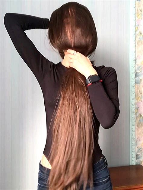 VIDEO - Alina's long hair covering and smelling - RealRapunzels