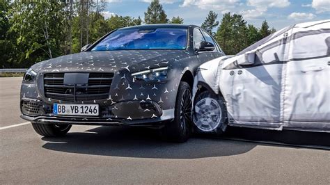 We comprehensively go over what's new and improved in this reveal story. 2021 Mercedes S-Class - Crash Test and Safety - YouTube