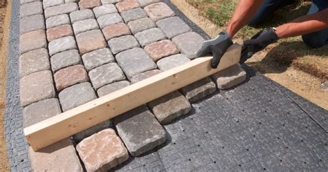 Get design ideas for walkway edging. How to Design and Install a Paver Walkway | Sia Magazine