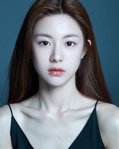 korean model face