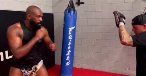 Watch Jon Jones Shows Off Heavyweight Physique In New Training