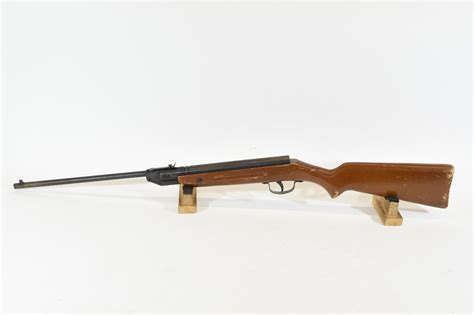 This is a review on a gun i got 2 years ago, the gun is about 40 years old, i havn't seen a video on one and a slavia pellet gun videos are from new zelind. Slavia 618 .177cal Pellet Rifle - Landsborough Auctions