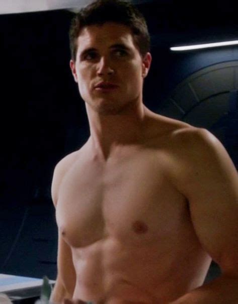 Pin By Speyton On Robbie Amell Robbie Amell