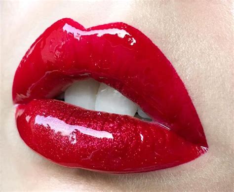 Glossy Red Lips Fashion Legacy Retromatte Liquid Lipstick Reflects