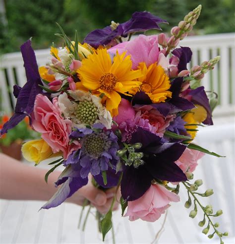 This surely is one of the best types of green flowers on the list! 6 Pro Tips For Making Fresh Cut Flowers Last Longer ...