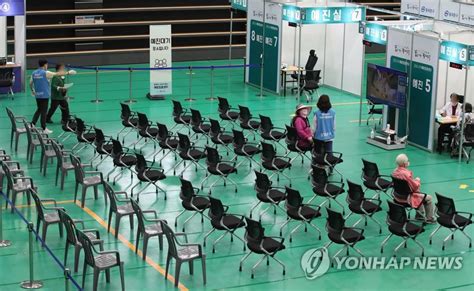 안보라 앵커 ■ 출연 : 오늘부터 AZ백신 2차 접종 진행…5∼6월 접종인원 약 92만6천명 ...