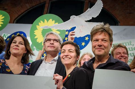 Annalena baerbock ist eine deutsche politikerin und bundesvorsitzende der grünen. Annalena Baerbock Früher / Baerbock Gegen Rassismus Muss Man Klare Kante Zeigen Politik - The ...