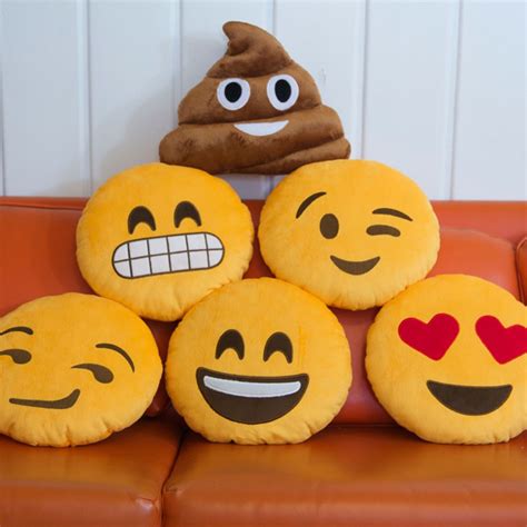 Pin De Jalanavmccullum En Wallpaper Cojin De Emoji Almohadones Emoji