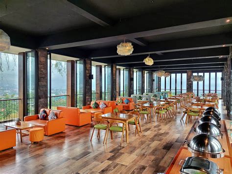 Chinese New Year Reunion Dinner di Restoran Rooftop Hotel di Batu