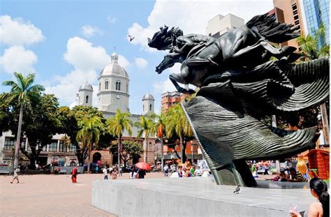 Plaza De Bolivar Pereira Colombia Qué Ver Hacer Y Visitar