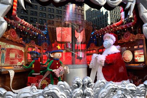 Behind The Scenes Of Macys Iconic Holiday Window Display Hartford