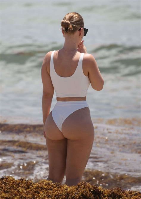 Bianca Elouise In Bikini On The Beach In Miami Celebzz Sexiezpicz Web