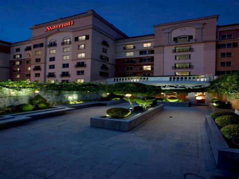 فندق Manila Marriott Hotel المرسال