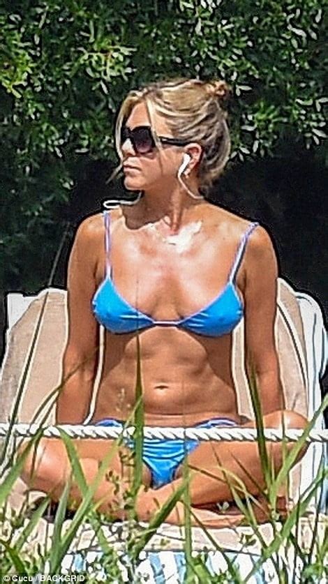 Goddess Jennifer Aniston Nipples Bikini 2018 Sexy Feet 24 Immagini