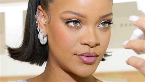 Heres What Rihanna Really Looks Like Without Makeup