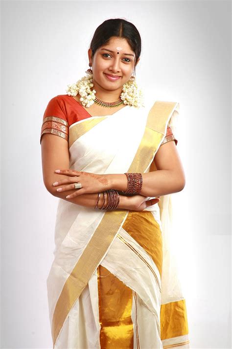 Malavika Set Saree Kerala How To Wear A Sari Kasavu Saree Aunty In Saree Simple Sarees