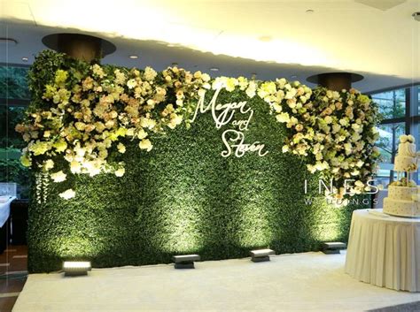 There is a lot of blank wall space at the top of the stairs, and i am thinking of doing a gallery with the black frames in the corner (first photo). Greenery and floral wall wedding backdrop | Photo backdrop ...