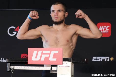 Height, age, weight, last fight and next fight. UFC Fight Island 8: photos from weigh-in