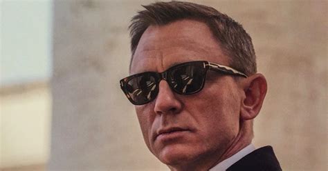 First No Time To Die Poster Reveals A Serious Daniel Craig In His