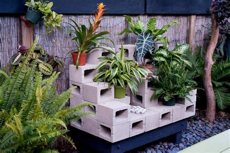 Cinder blocks are a common item that you see, but they often do not have much use other than creating a wall. Cinder block garden ideas - furniture, planters, walls and decor