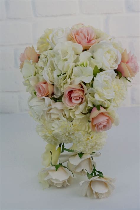 See more ideas about cascade bouquet, flower bouquet wedding, cascading wedding bouquets. Simple to Make Beautiful DIY Cascading Wedding Bouquet (With images) | Cascading wedding ...
