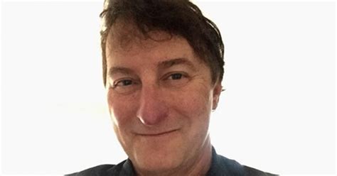 At which point he pours almost the entire bottle of gin in the glass. McCann Names New Creative Lead on Chevy