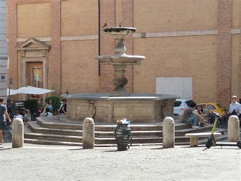 Piazza Madonna Dei Monti Fontein Rome Fontana Dei Catucemeni