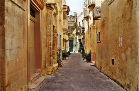 Travel guide resource for your visit to kampung batu kapur. Malta, Pulau yang Hampir Seluruhnya Terbentuk dari Batu ...
