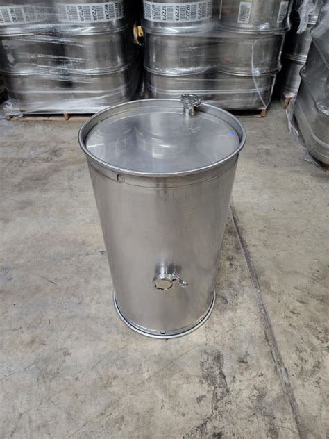 33 Gal 304 New Other Ss Closed Barrel W 2″ Fitting In Middle And 15