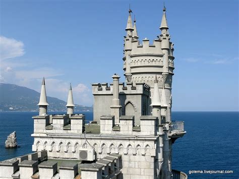 Swallows Nest Medieval Knights Castle In Crimea · Ukraine Travel Blog