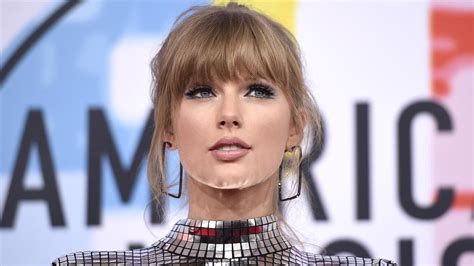 Amas Red Carpet 2018 Taylor Swift At American Music Awards Daily