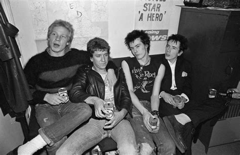 John Lydon Pense Que Les Sex Pistols Vraiment Ne Saimaient Pas Ça A été Lannée Et Demie