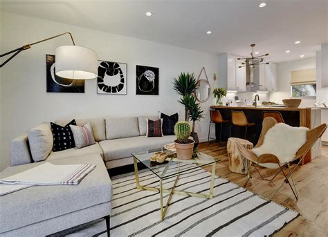 Este site utiliza cookies para permitir a mudança de língua e o armazenamento dos seus imóveis favoritos. HGTV House Hunter's Renovation - Modern - Living Room ...