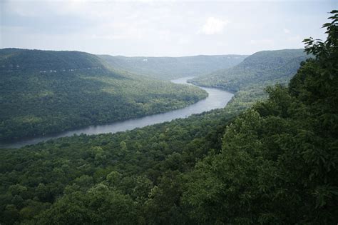 The entire length of the tennessee river is navigable, being maintained by the u.s. Tennessee River Gorge - Wikipedia
