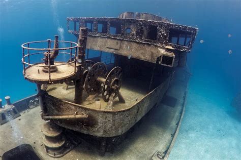 World Famous Shipwrecks Pirate Show Cancun