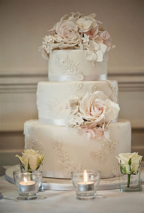 You only have a small. Lace Wedding Cakes - Belle The Magazine