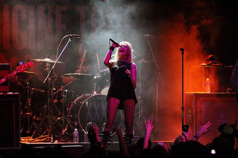 Taylor Momsen Performs At The Concert In Vancouver Hawtcelebs