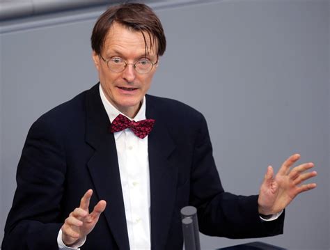 Ddrerster ministerpräsident der ddrwährend einer wahlreise in dresden, wird bei seiner ankunft von jungen pionieren begrüßt SPD-Politiker Lauterbach schließt große Koalition nicht aus