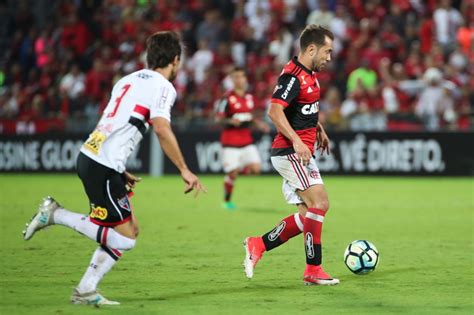 Clube de regatas do flamengo (brazilian portuguese: Flamengo x São Paulo: confira o retrospecto completo do duelo