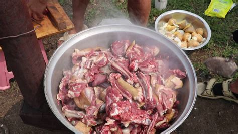 Dredge all of the chicken in the cornstarch, shaking off the excess until the chicken is just lightly. Mongolian traditional food Khorkhog- Хорхог сайхан байна ...
